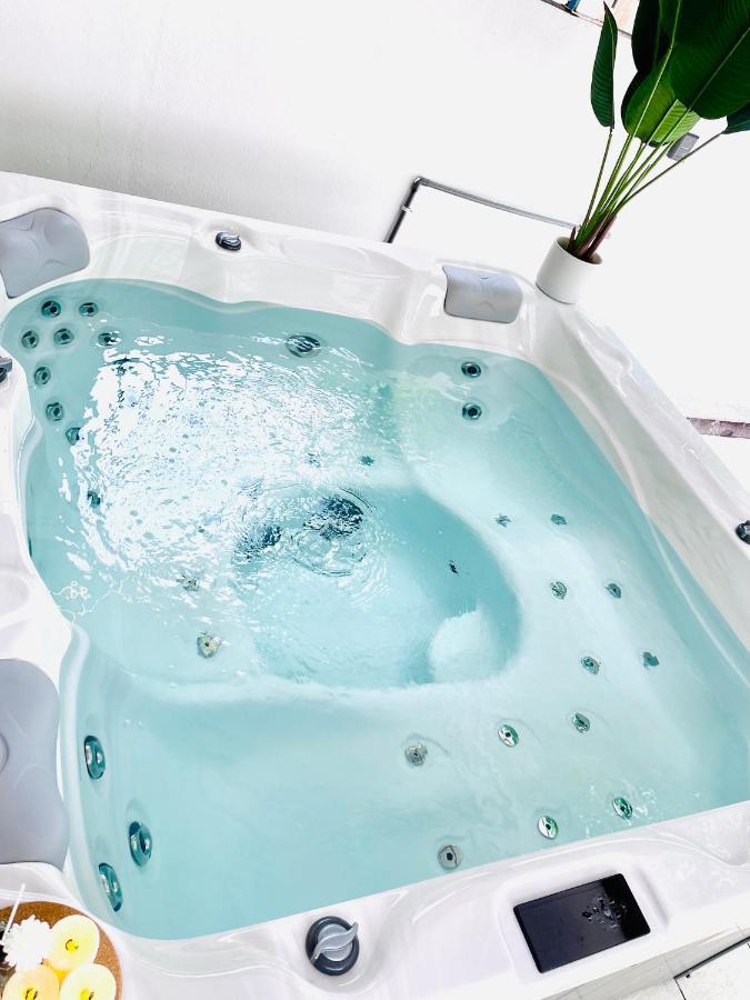 Qv Residence Langkawi - Jacuzzi, Bbq, & Steamboat クア エクステリア 写真